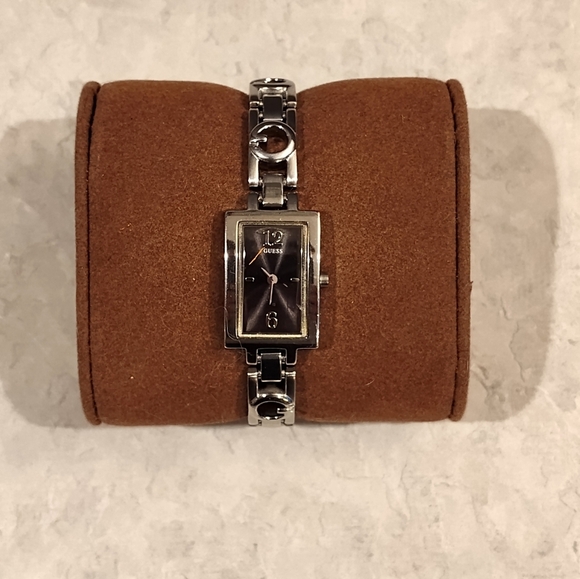 GUESS WOMEN'S SILVER TONE "G" LINK WATCH WITH BLACK DIAL LINK EXTENTION G66551L - Picture 1 of 12